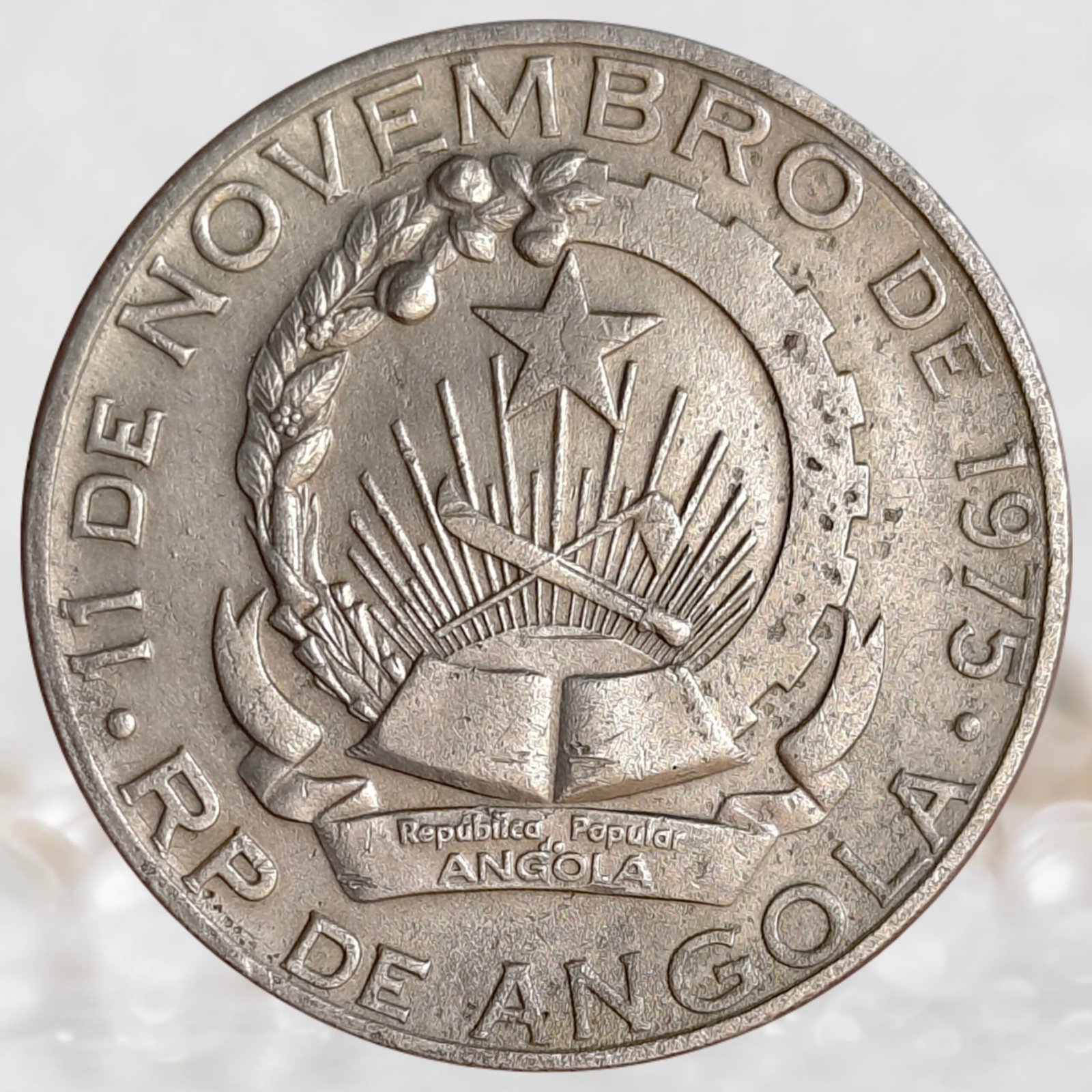 Angola People's Republic 10 Kwanzas Coin Copper-Nickel Collectible (1)