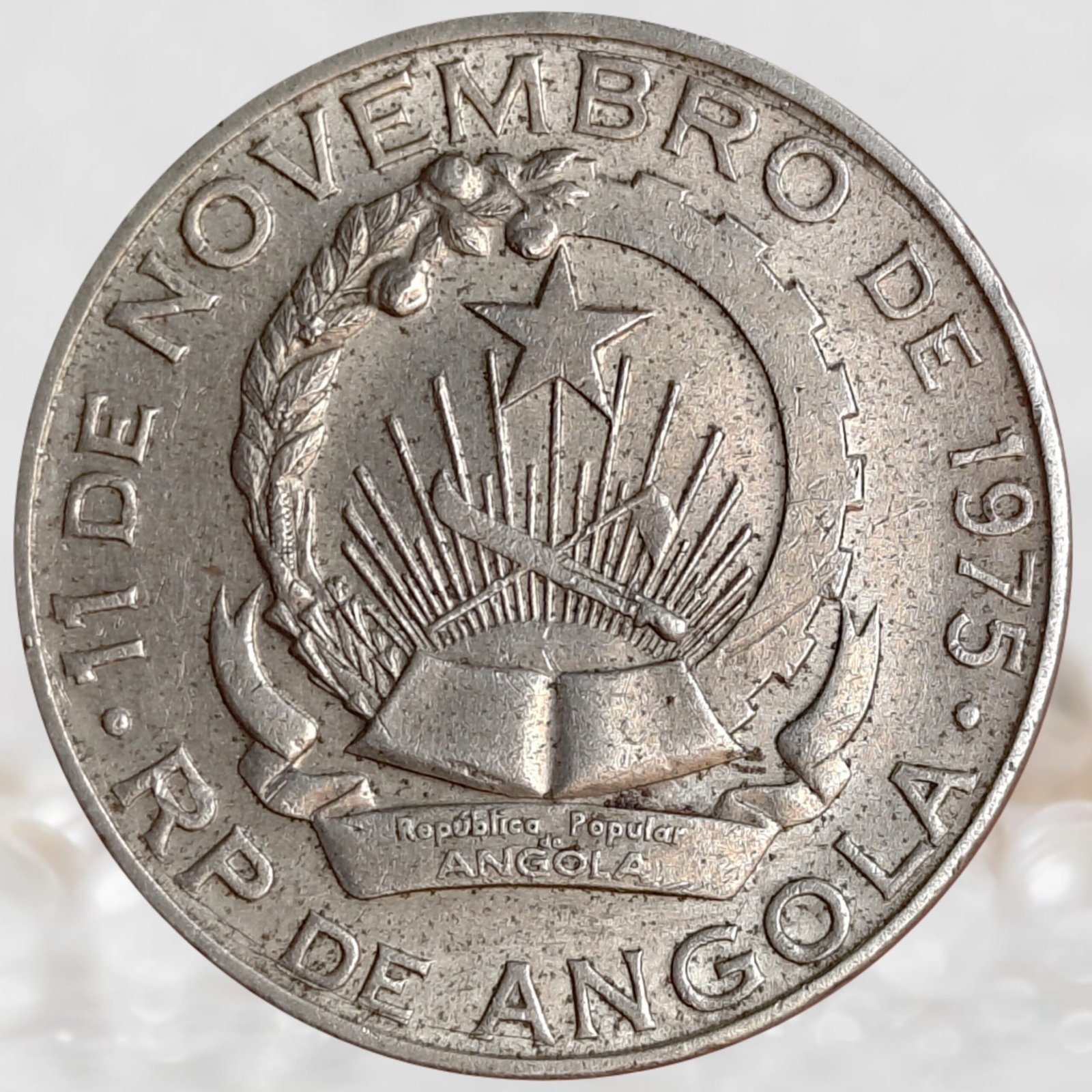 Angola People's Republic 20 Kwanzas Coin Copper-Nickel Collectible (1)