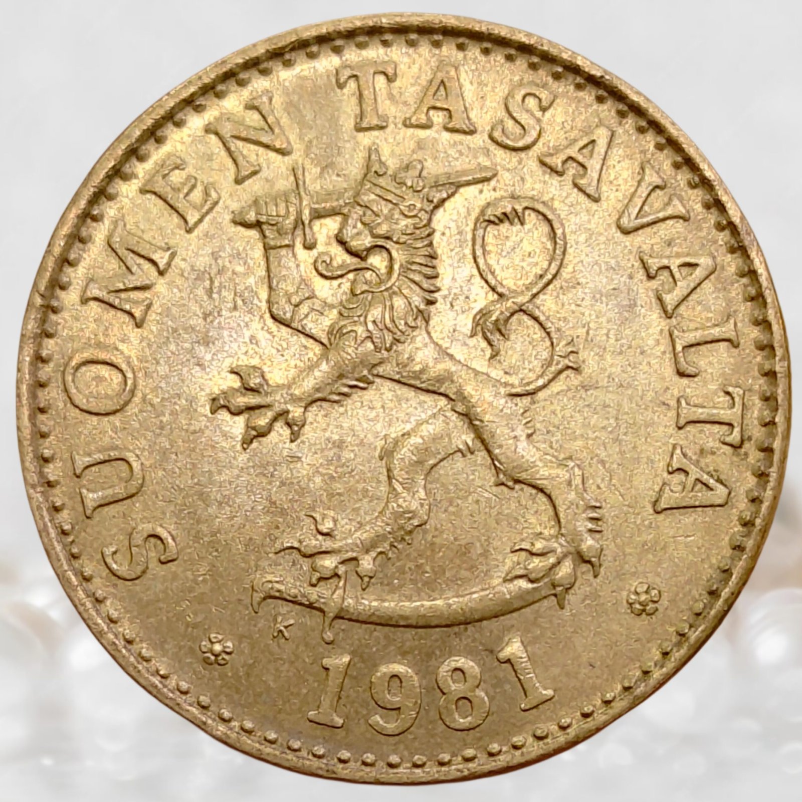 Finland Republic 50 Pennia Coin Aluminium Bronze Collectible (2)